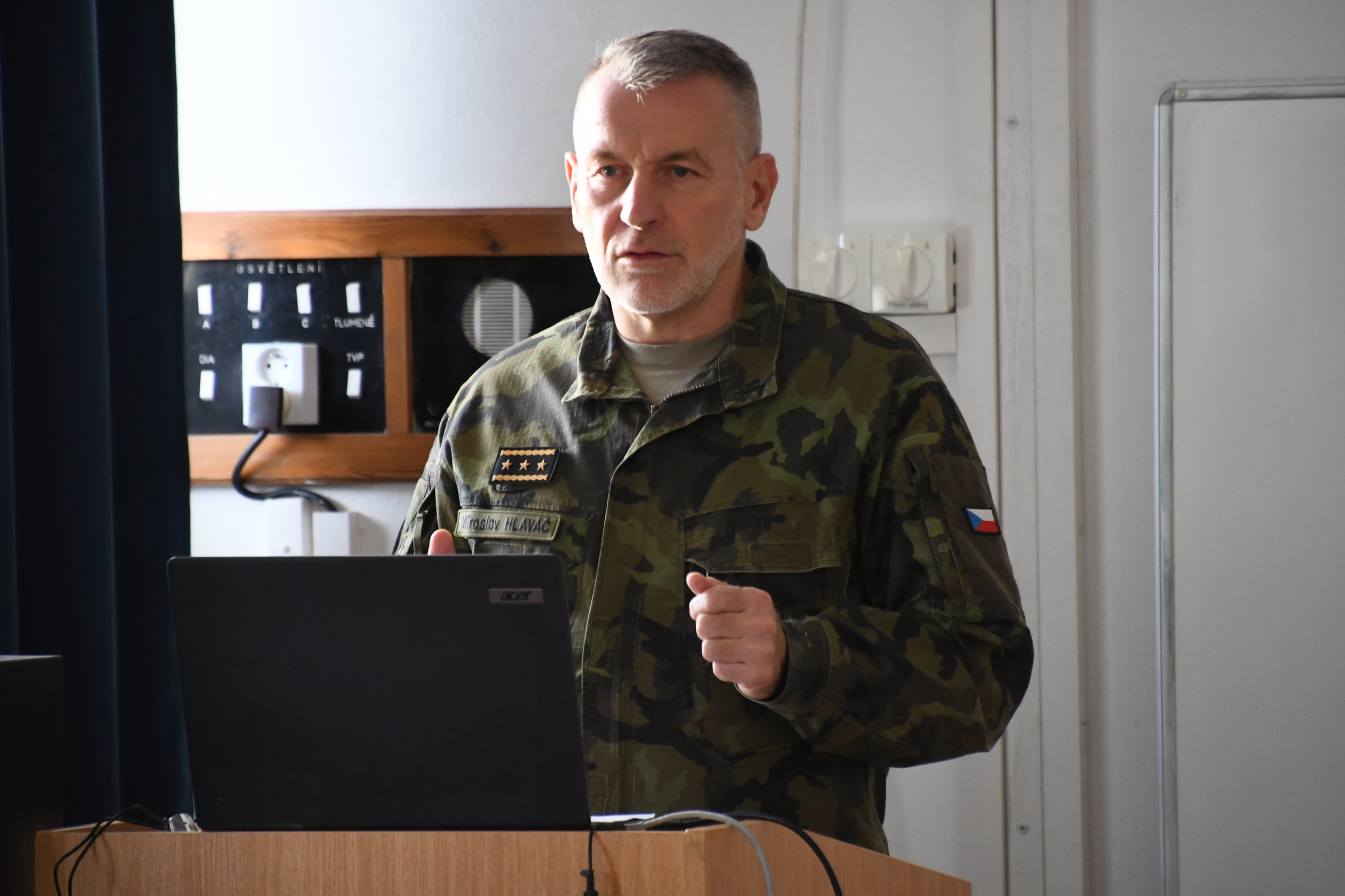 Právě si prohlížíte Chief of the General Staff of the Czech Armed Forces Discusses Strategic Leadership with 45th General Staff Course Participants